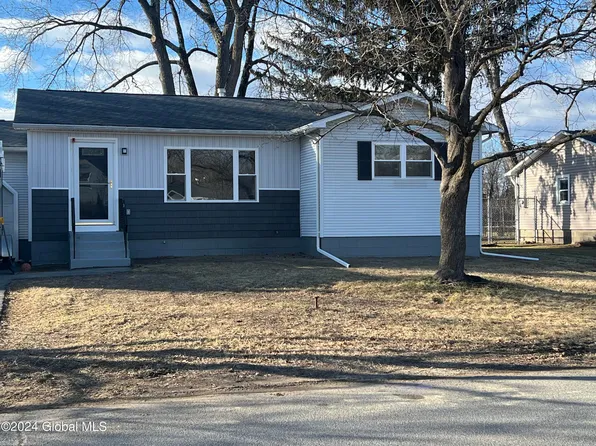 28 Thoroughbred Lane, Albany, NY 12205