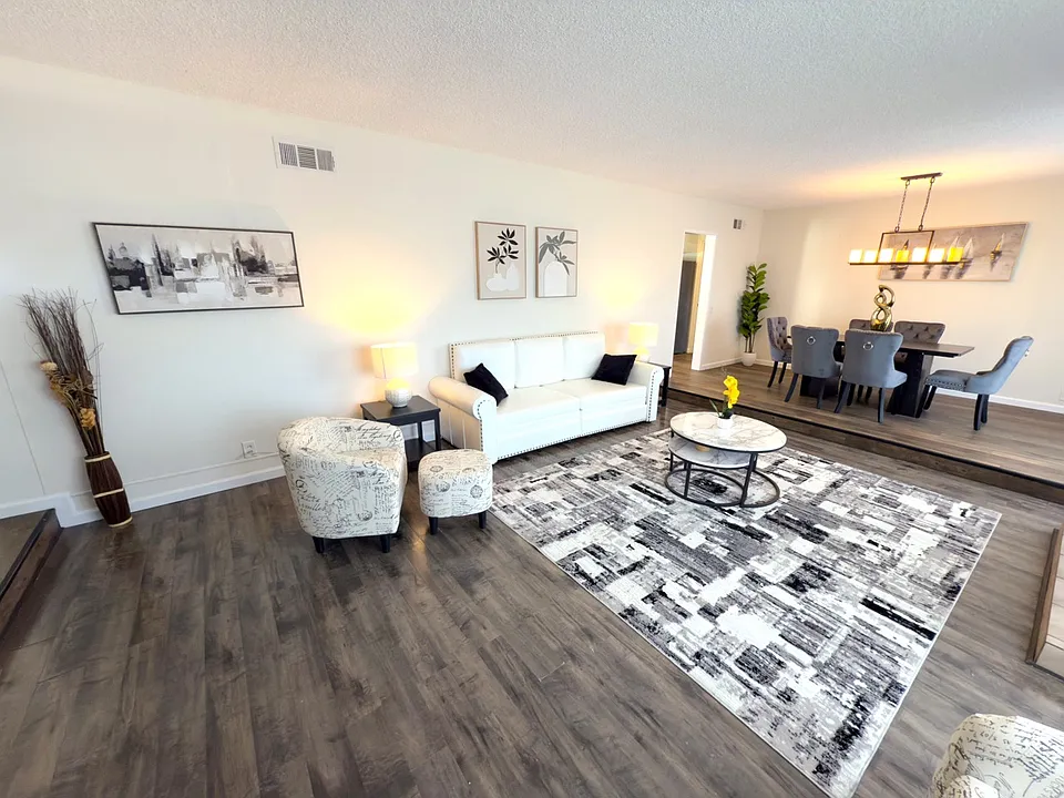 176 W Gainsborough Rd