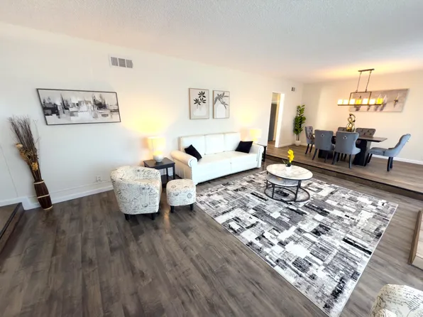 176 W Gainsborough Rd, Thousand Oaks, CA 91360