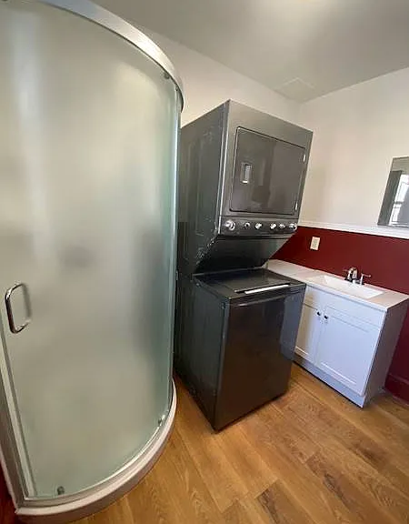 432 Queen St S #D — Photo 9