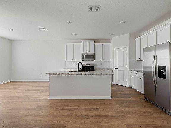 5th image of 3026 Banyan Dr