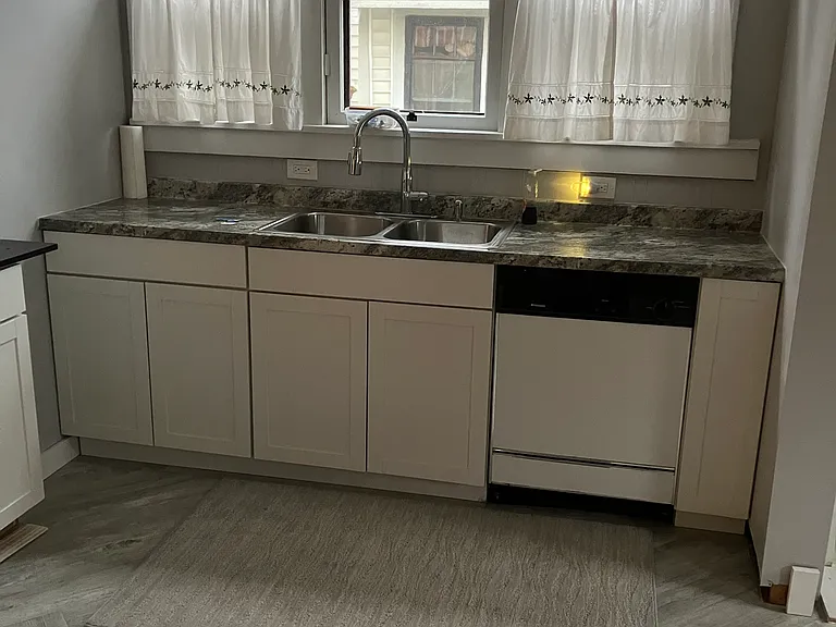 373 Norton Ave — Photo 3