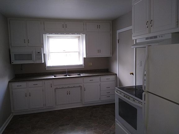 5th image of 2814 S Pennsylvania St