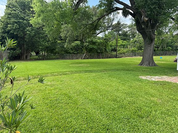 4th image of 413 Genoa Red Bluff Rd