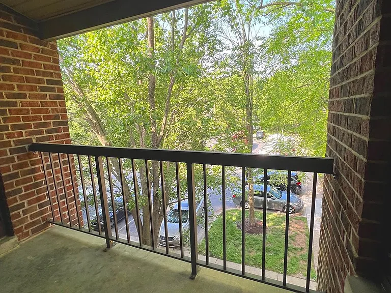 18130 Chalet Dr #8-303 — Photo 5