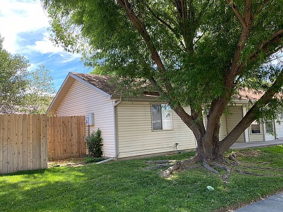 3rd image of 582 W Greenfield Cir