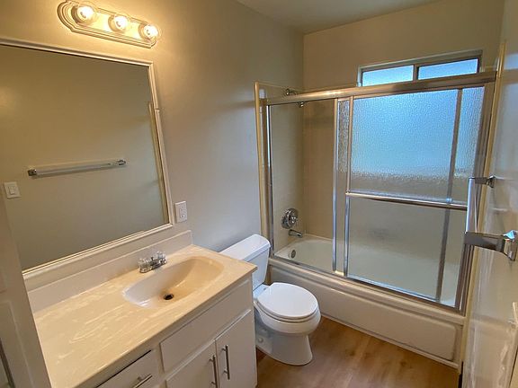 5th image of 681 Bellflower Ave #9