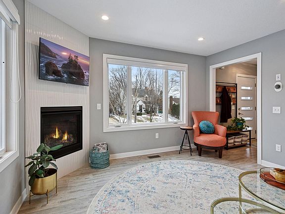 4th image of 412 15th Ave SW