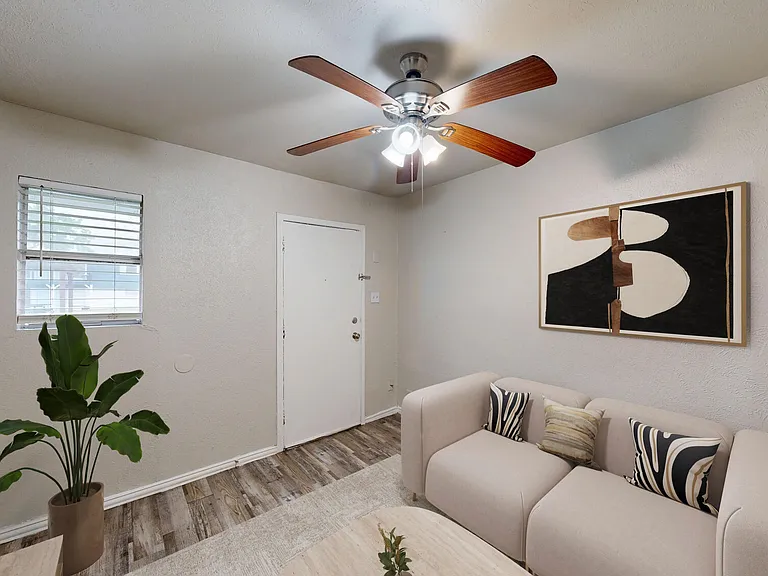L ABRI APARTMENTS — Photo 3