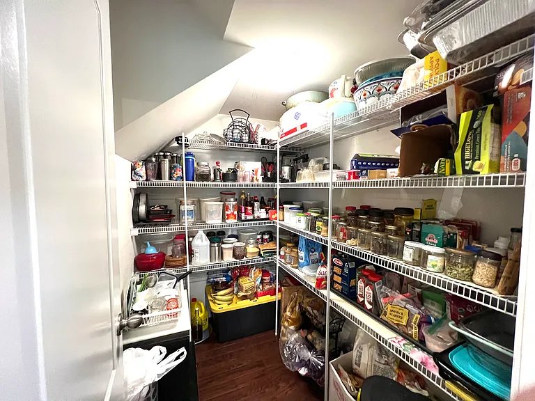 1031 Winnett Dr — Photo 15