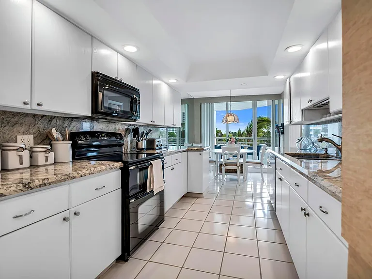 4201 N Ocean Blvd #203 — Photo 31