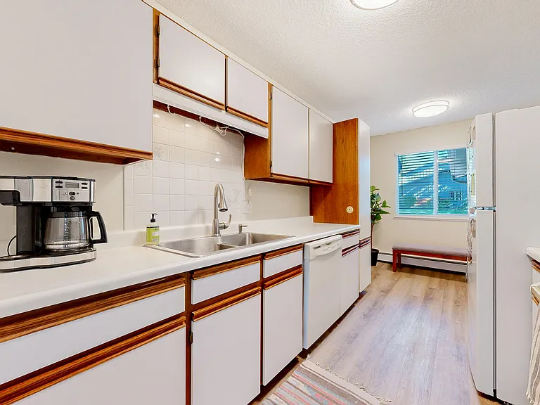 1404 Adriel Dr — Photo 18