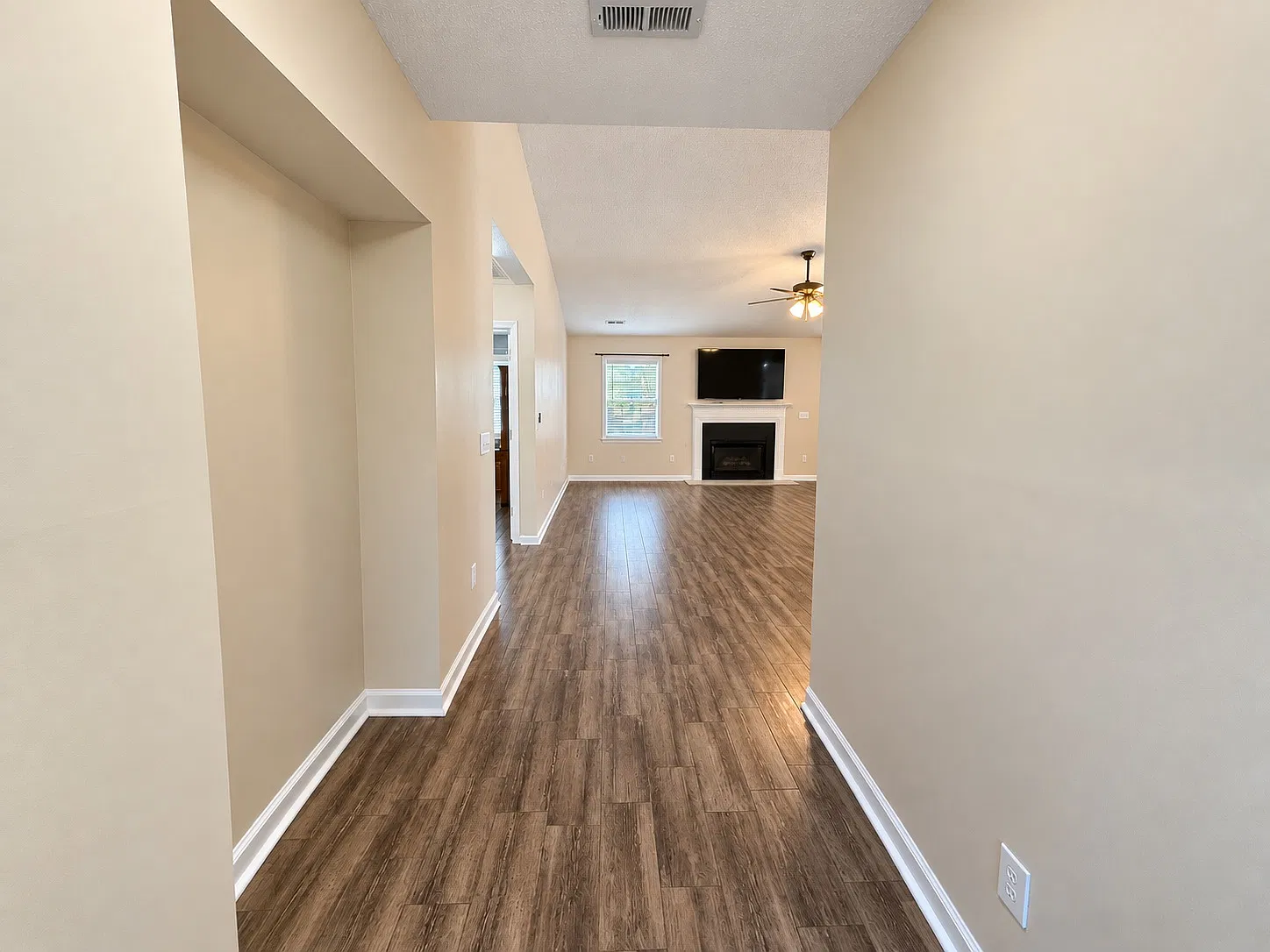 3 bed, 1500 sqft, $1,795 — Photo 2