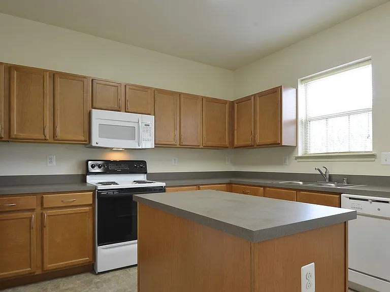 The Pointe at Manorgreen Townhomes — Photo 4