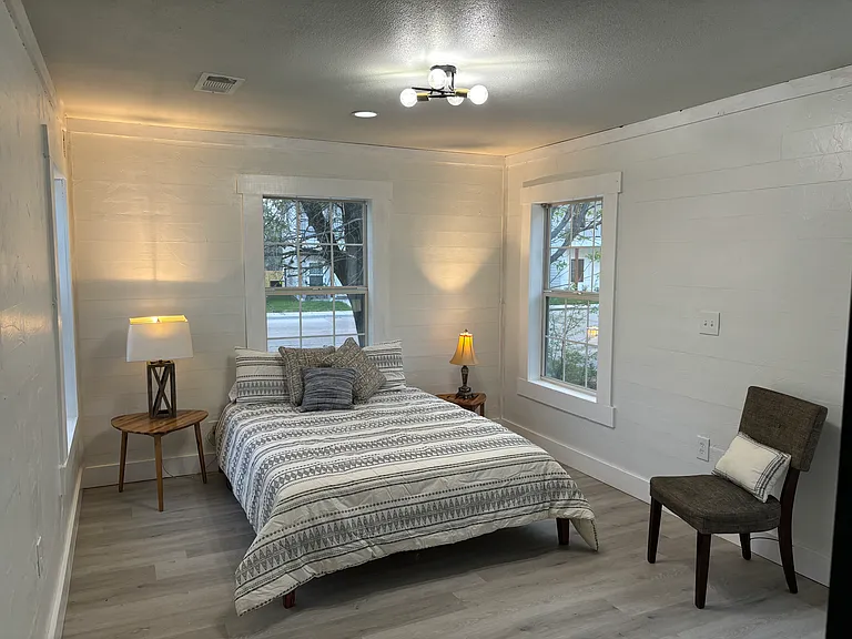 400 Oak St — Photo 16