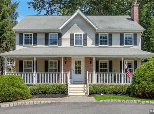 124 Old Tappan Rd, Old Tappan, NJ 07675