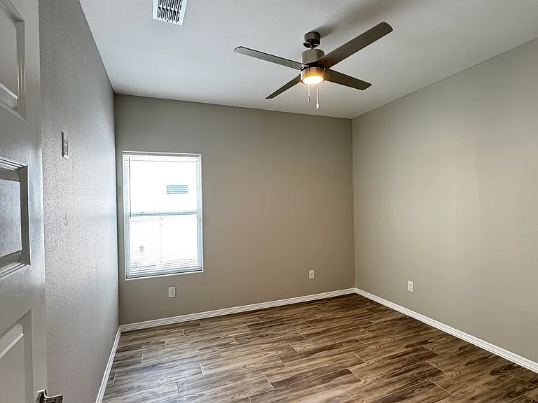 4204 Walnut Ave #6 — Photo 6