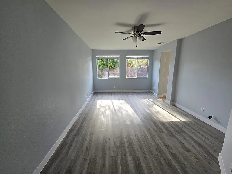 550 Regency Park Cir — Photo 7