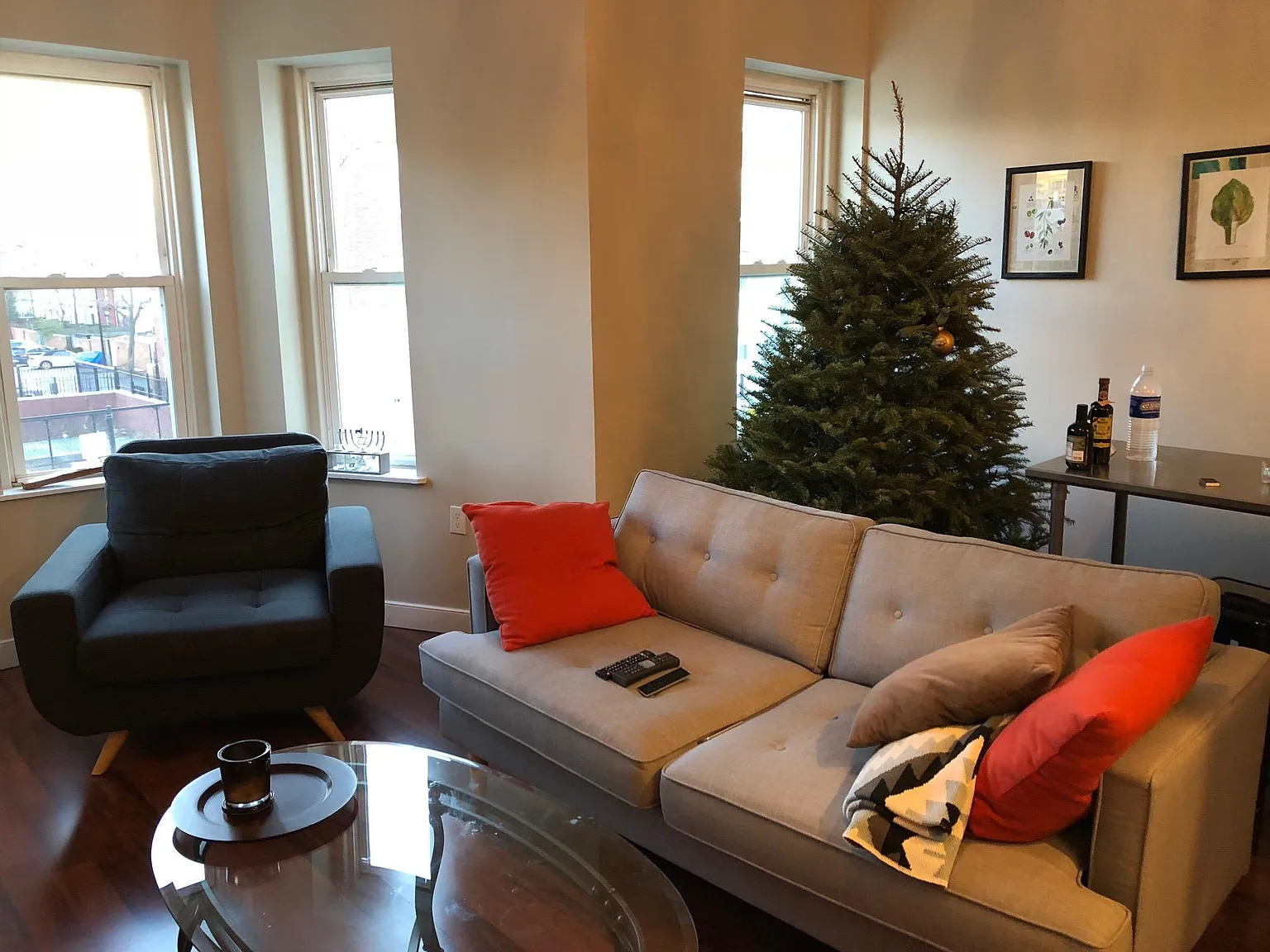 2 bed, 850 sqft, $3,150 — Photo 1