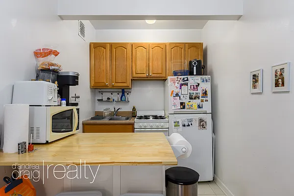 Rented by D'Andrea Craig Realty | media 11