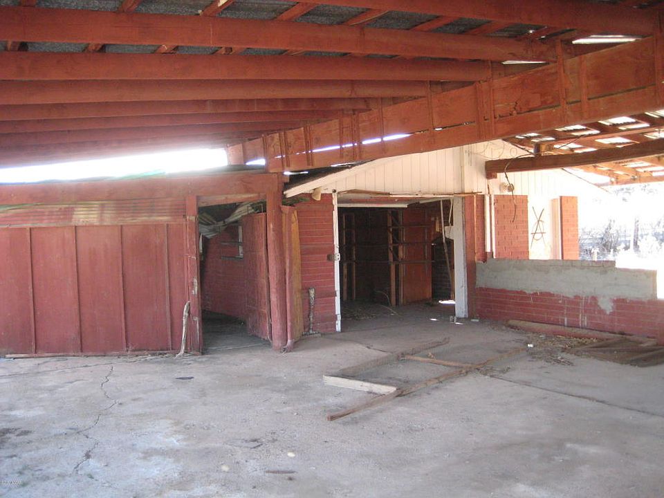 2nd image of 654 E Elm St