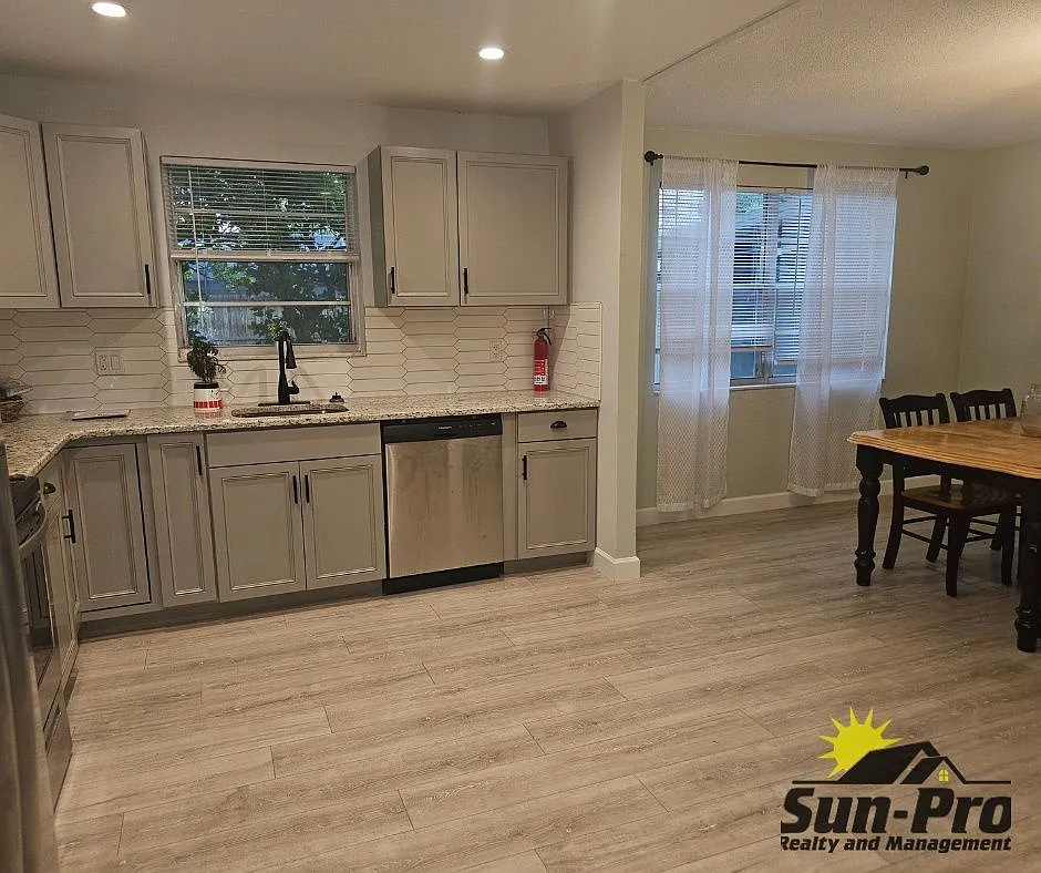 3 bed, 2.0 bath, 1541 sqft, $2,295 — Photo 4