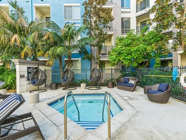 Exterior Pool 3