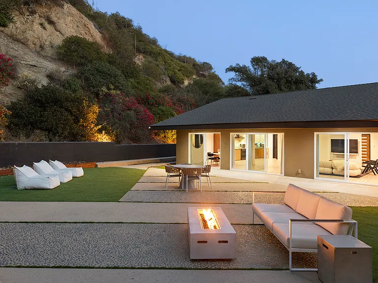 9289 Swallow Dr — Photo 3