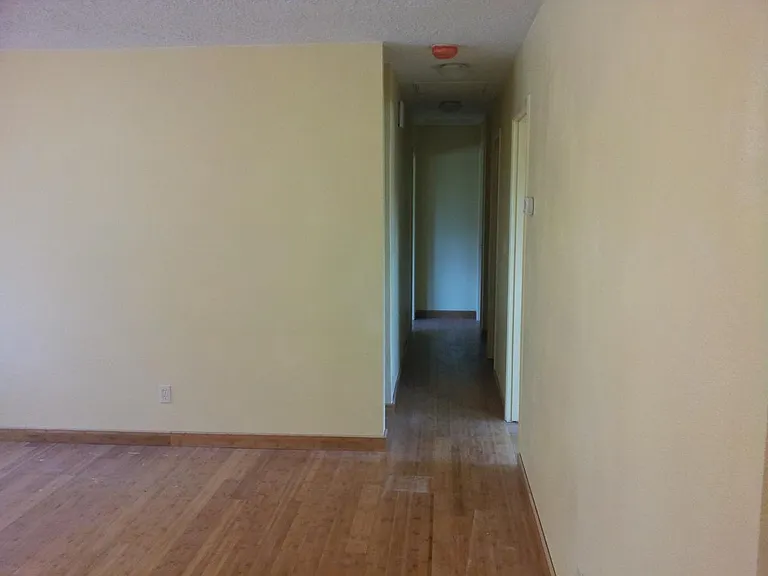Hallway to bedrooms 3, 4, 5