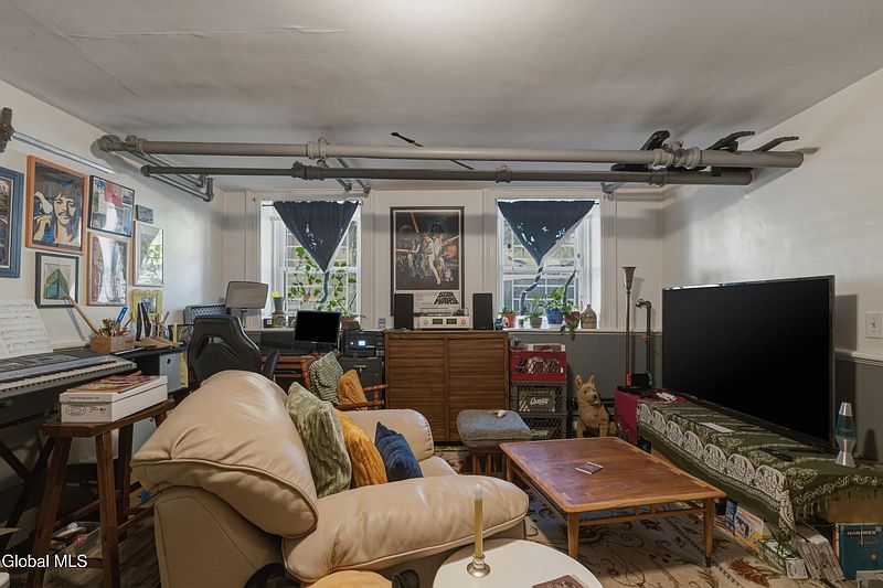 5th image of 194 3rd Street