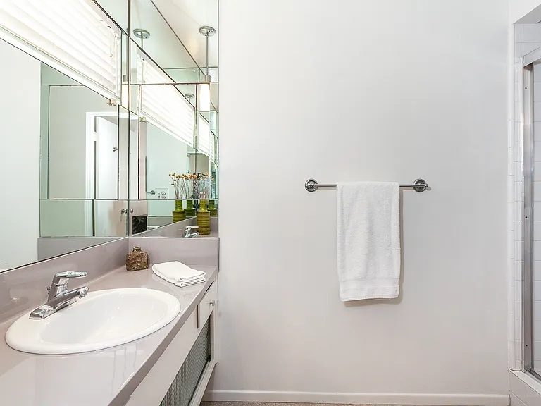 938 N San Vicente Blvd #20 — Photo 17