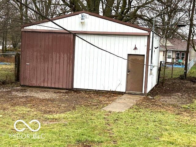 2nd image of 2402 Ohio St