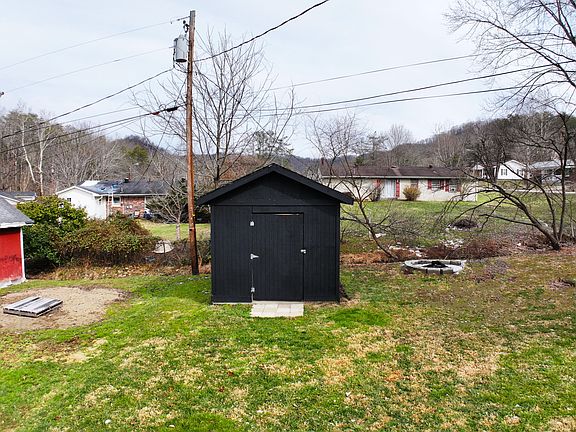 3rd image of 201 Scott Ct