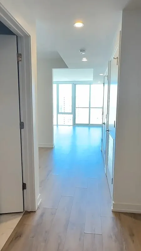 1 bed, 1.0 bath, 555 sqft, $2,415 — Photo 3
