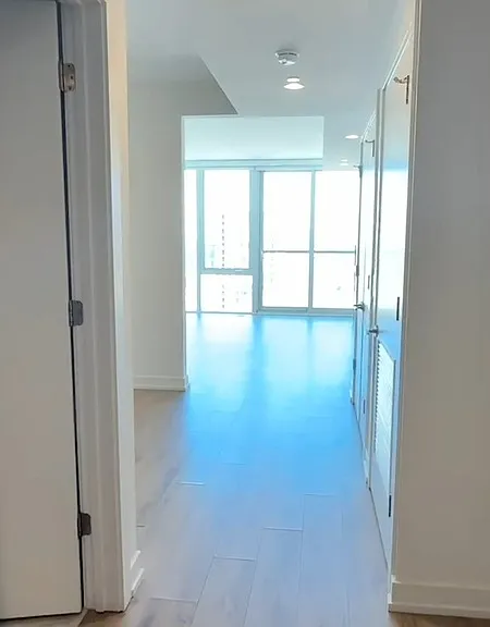 220 W Hill St — Photo 3
