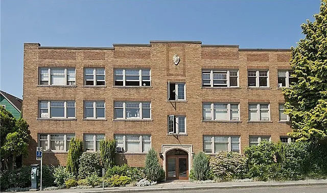 4235 Brooklyn Ave NE #202 — Photo 2