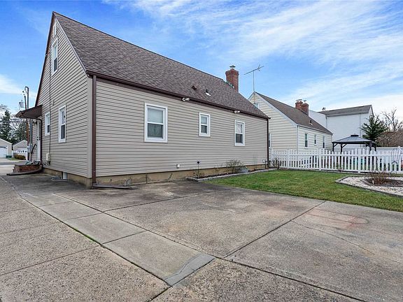 5th image of 2632 Foxdale Ave