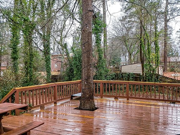 4th image of 174 Stonybrook Ct