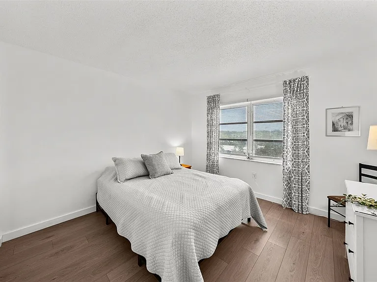 100 Waverly Way #403 — Photo 15