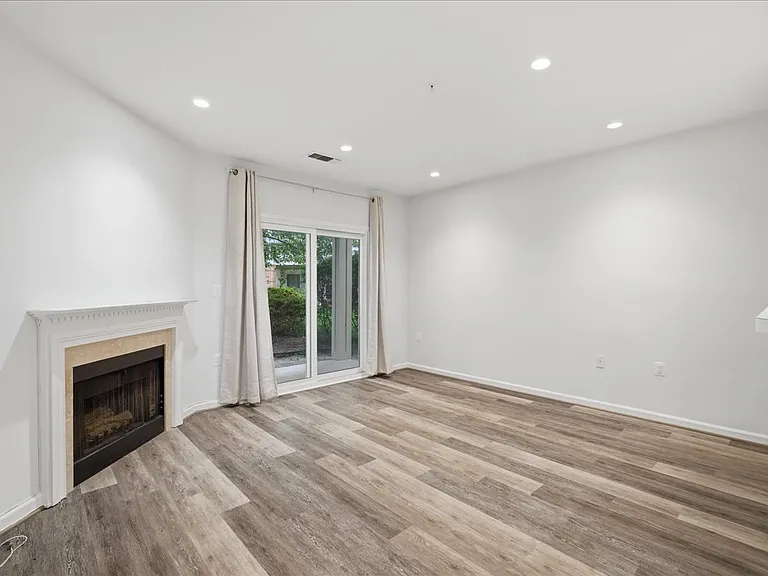 12915 Alton Sq #113 — Photo 14