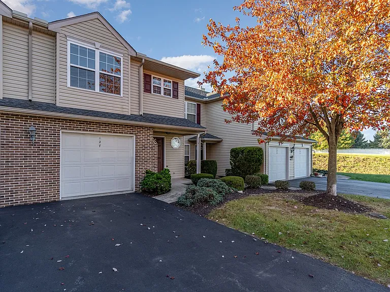 127 Cardinal Ln — Photo 3