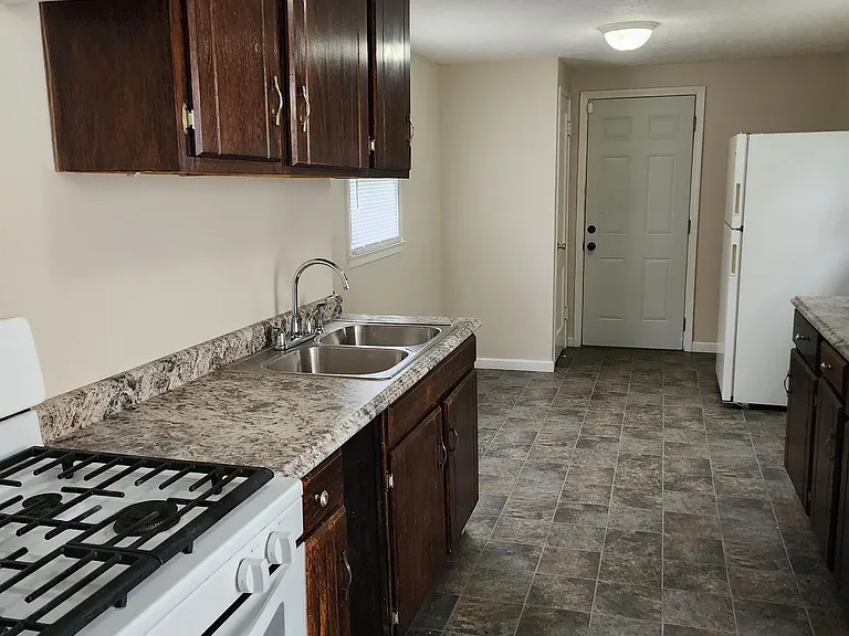 1129 Roosevelt St — Photo 5