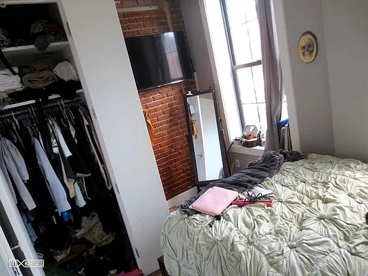 Rented by Safdie Realty Group | media 25