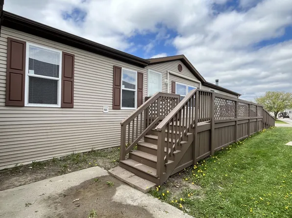 24497 Manchester Dr #107, Flat Rock, MI 48134