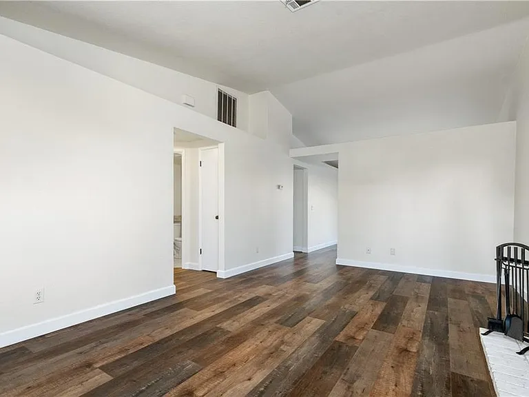 223 Oak Meadow Ln — Photo 6