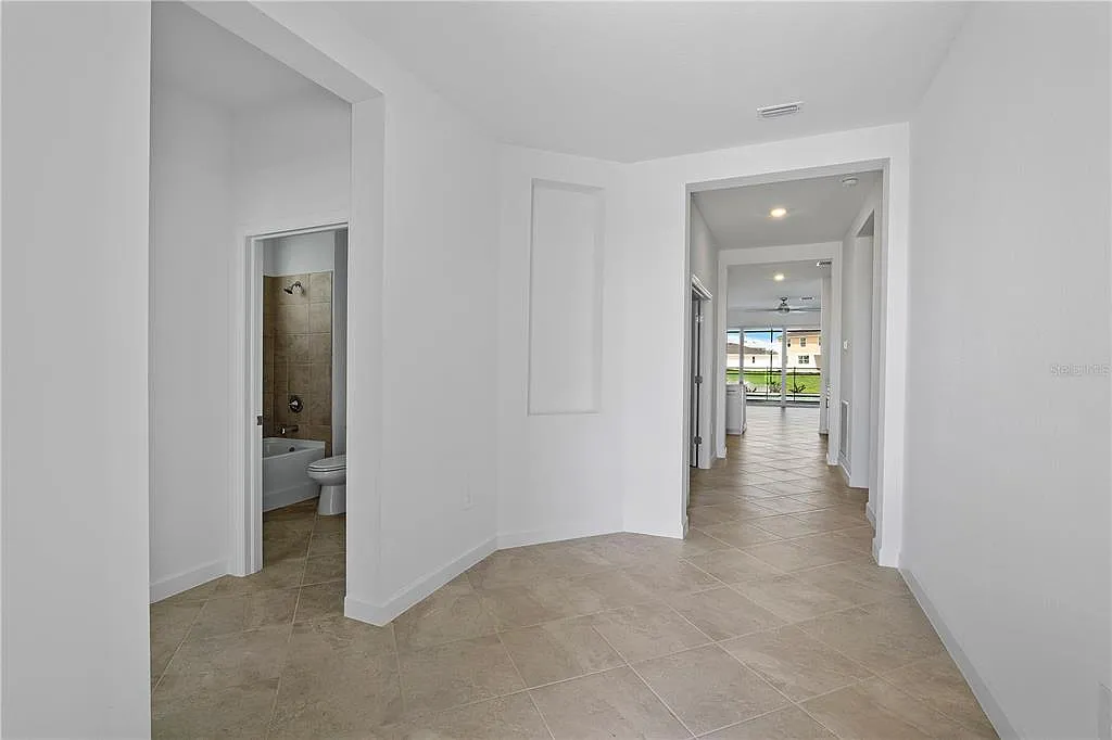 3 bed, 3.0 bath, 2217 sqft, $3,300 — Photo 3
