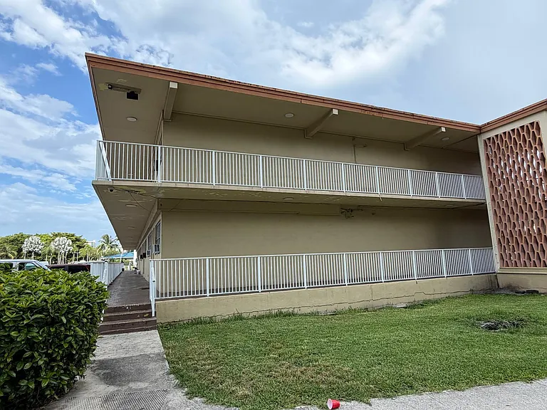 26 Diplomat Pkwy — Photo 12