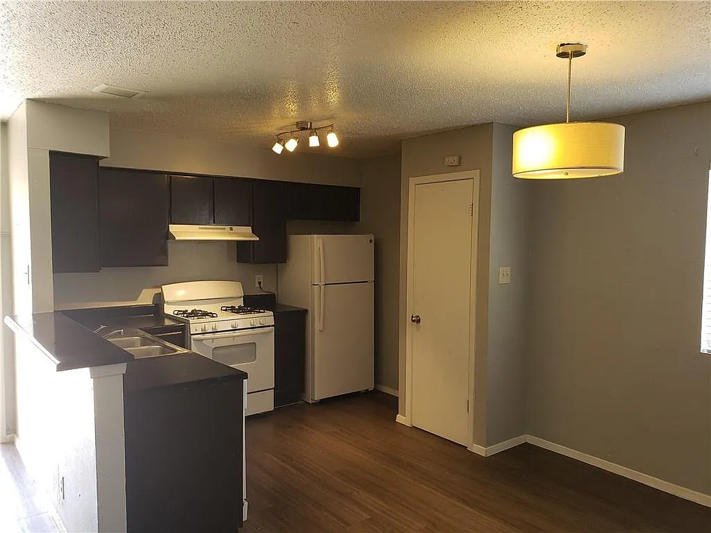 2 bed, 1.0 bath, 800 sqft, $850 — Photo 3