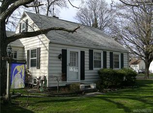 8366 Laughlin Dr, Niagara Falls, NY 14304
