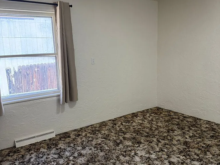 446 S Linden St — Photo 10